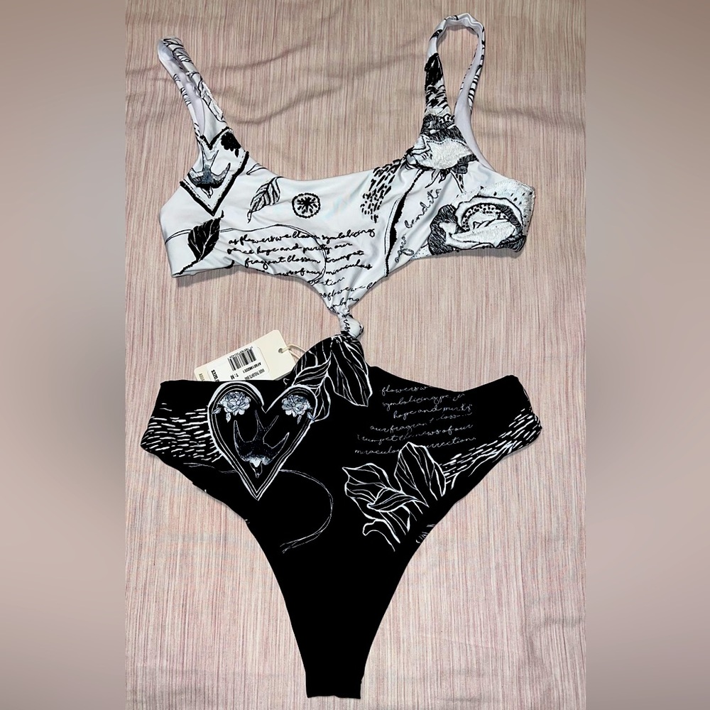 Agua Bendita One Piece